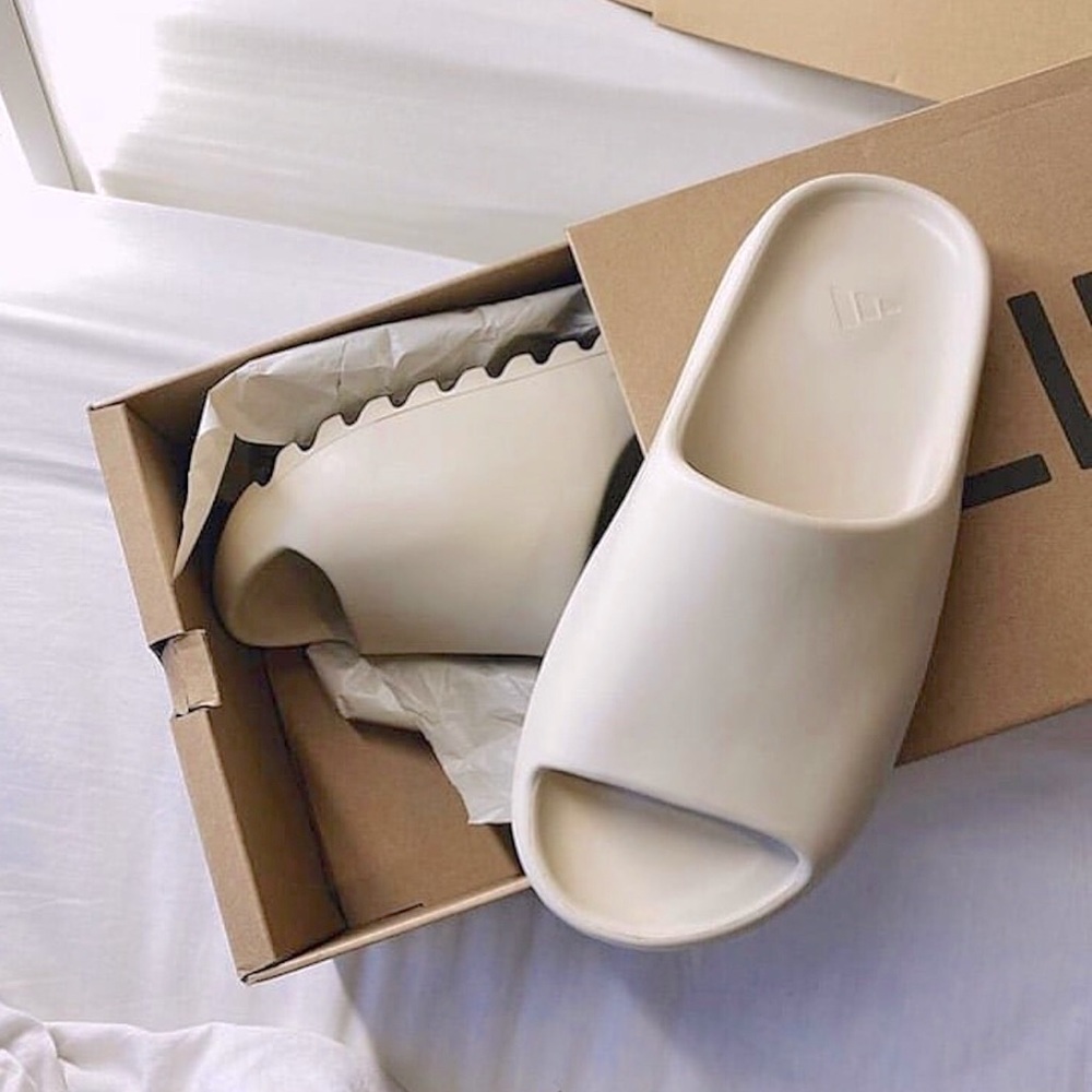 YEEZY SLIDES ADDIDAS